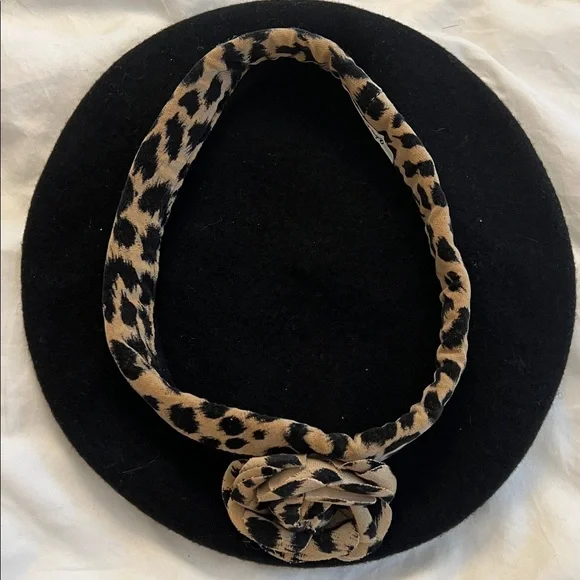 Vintage Deborah Rhodes Black Beret with Leopard Velvet Trim - Picture 4 of 4
